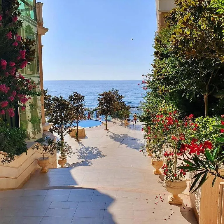 La Mer Spacious Apartment With A Sea View Warna 0*,