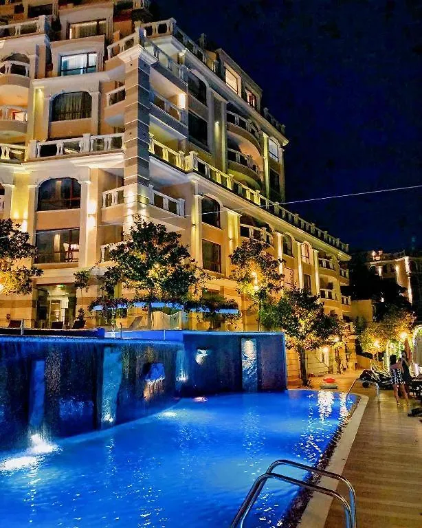 La Mer Spacious Apartment With A Sea View Warna