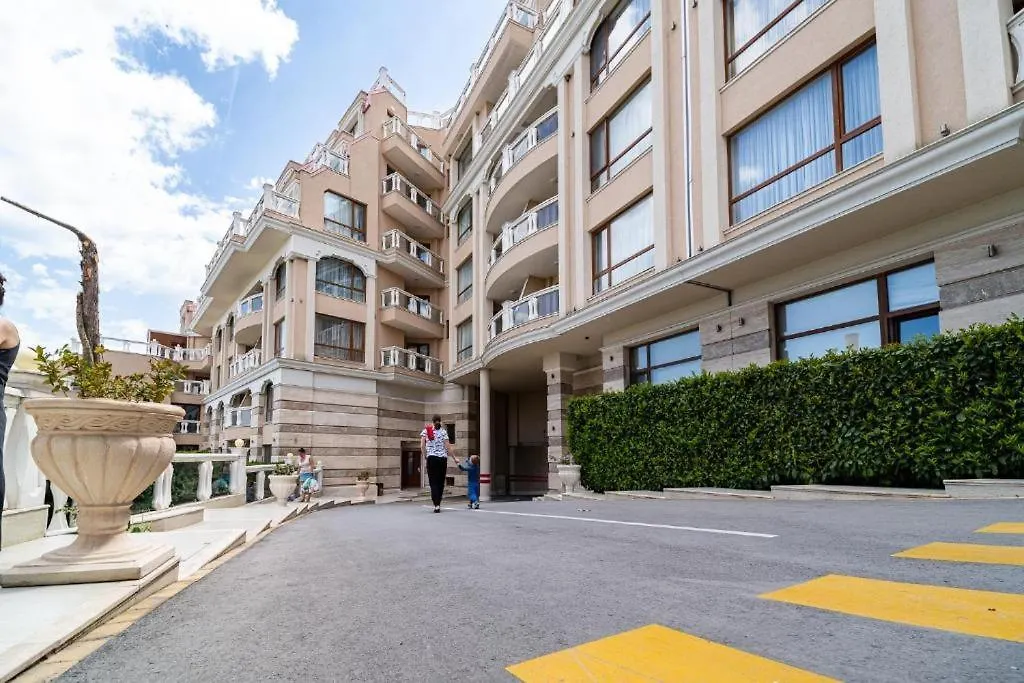 La Mer Spacious Apartment With A Sea View Warna