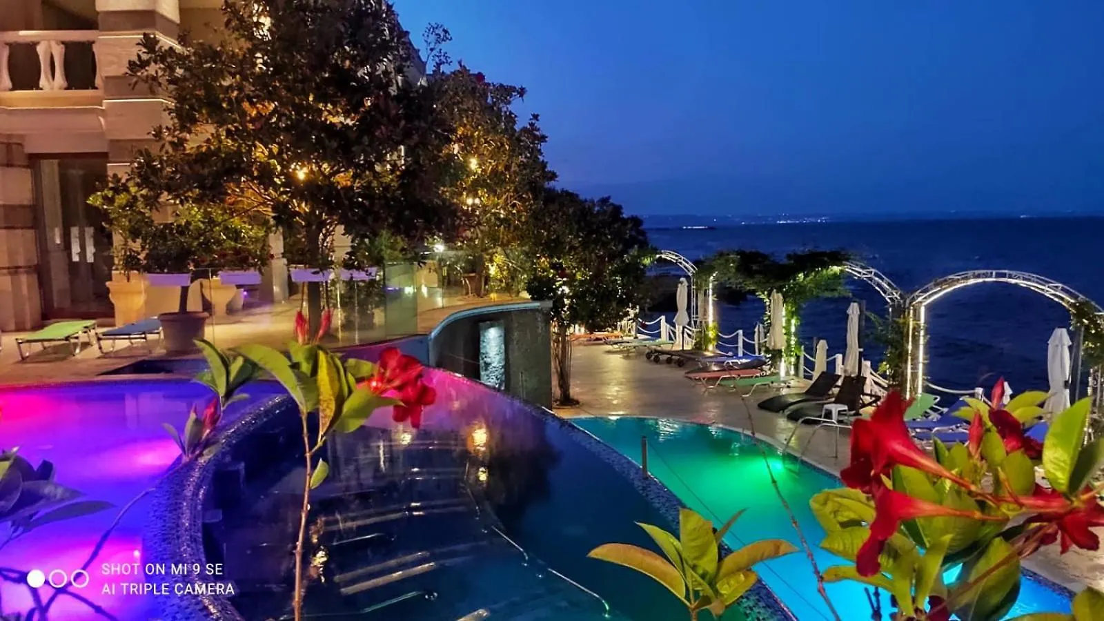 La Mer Spacious Apartment With A Sea View Warna