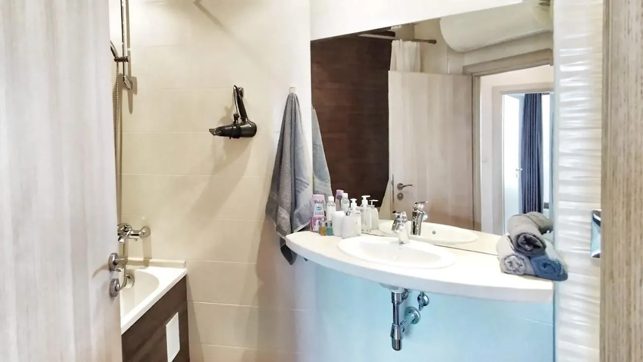 La Mer Spacious Apartment With A Sea View Warna