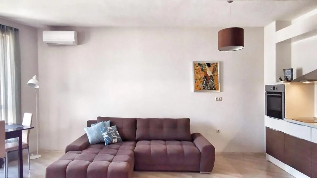 La Mer Spacious Apartment With A Sea View Warna