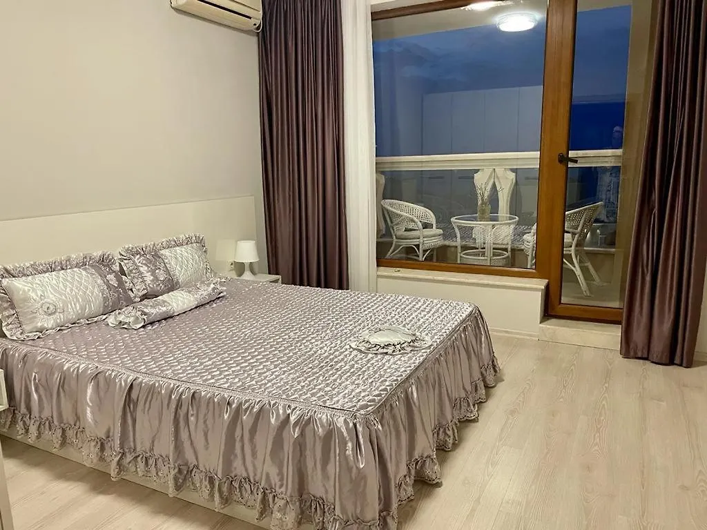 La Mer Spacious Apartment With A Sea View Warna
